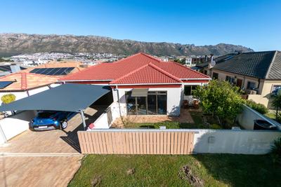House For Rent in Fairview Golf Estate, Gordons Bay